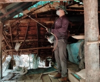 ปฏิบัติการพ่นกระท่อมเพื่อป้องกันโรคมาลาเรีย ในพื้นที่บ้านเฉลิมราช บ้านไร่ไทรงาม และบ้านนำเลียง
